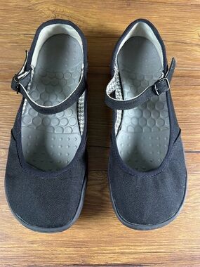 Astral Women's Mary Jay Mary Jane's Canvas Slip On Shoes Size 8.5 Flats Black